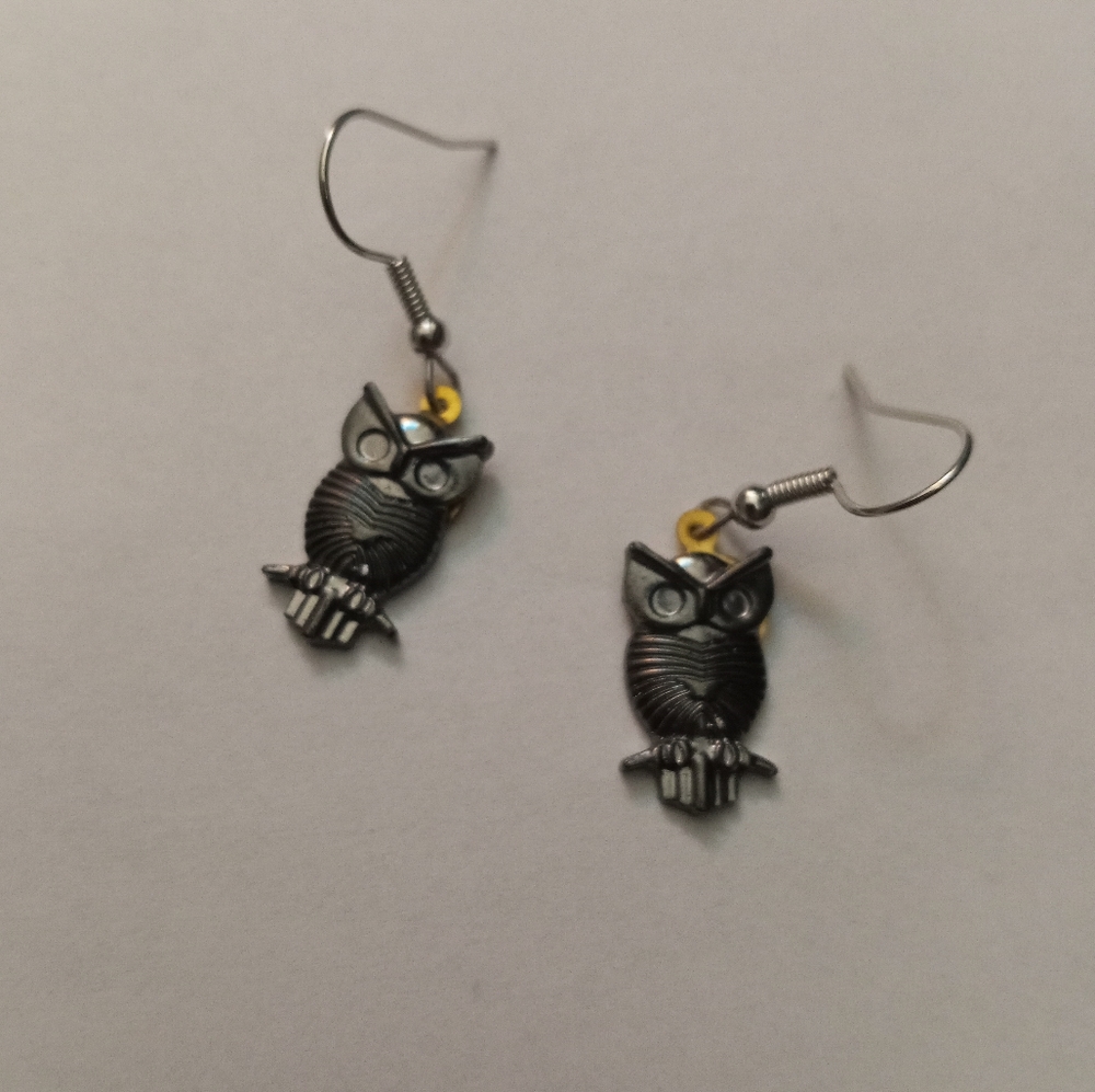 hand crafted New steel gray owl statement earrings - Picture 4 of 5